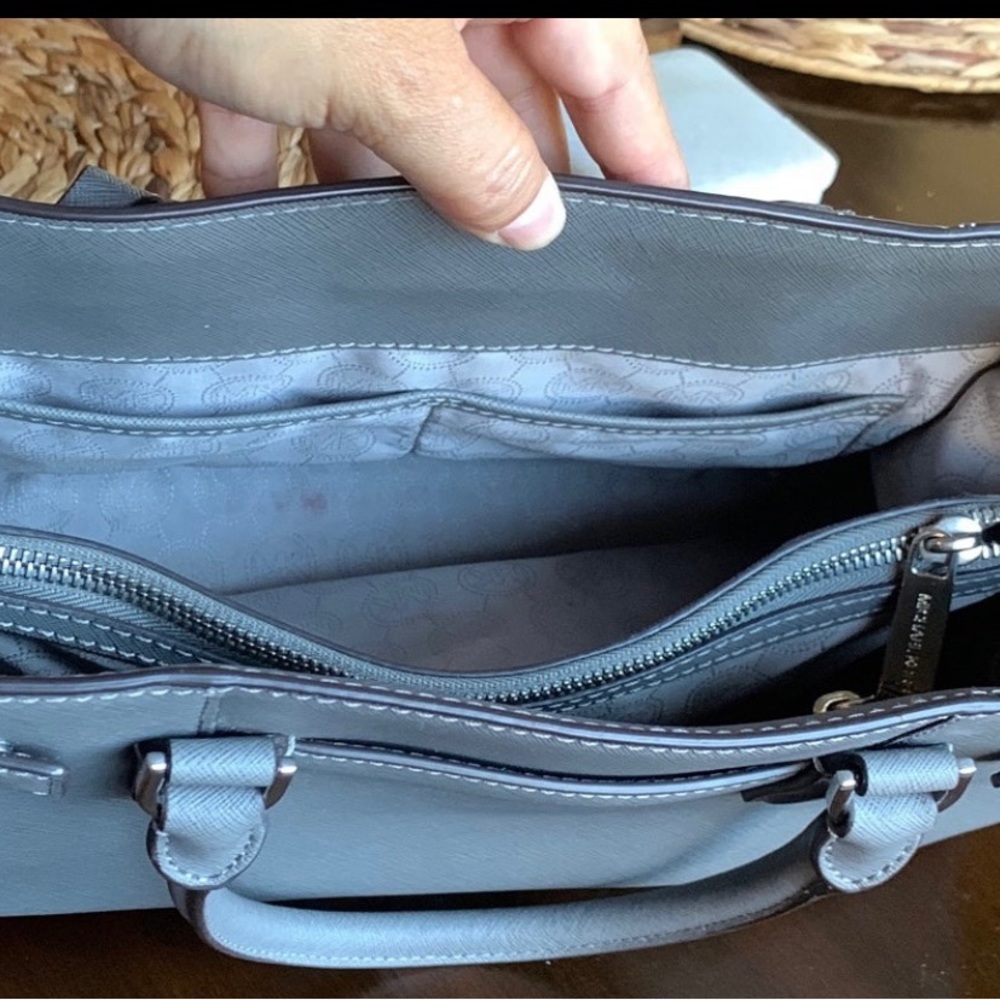 Michael Kors purse - Picture 5 of 9